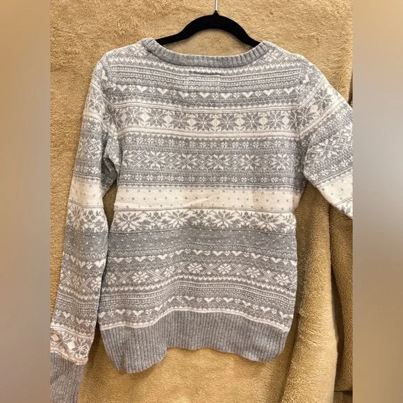 Sweater - Picture 4 of 4